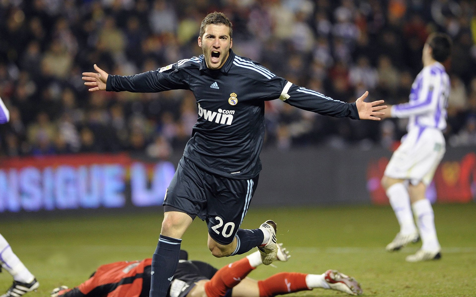 里贝里：刀疤背后的故事，励志与奋斗的象征，里贝里是哪国的