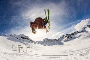 xk体育-里贝里：刀疤背后的故事，励志与奋斗的象征，里贝里是哪国的